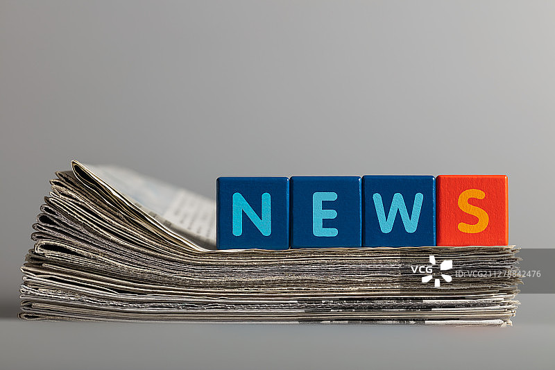 新闻报刊英文积木news图片素材