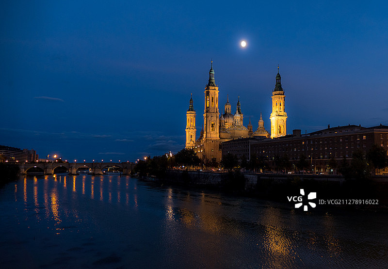 《皮拉尔圣母教堂》图片素材