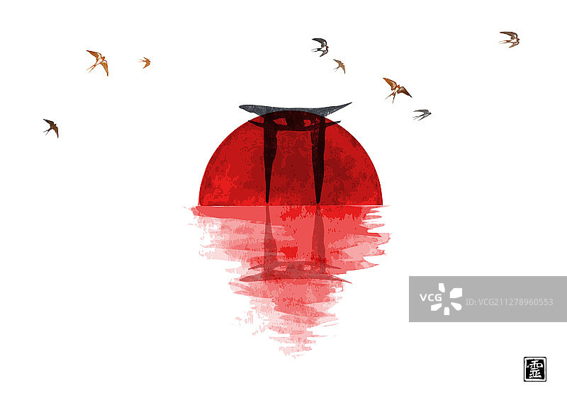 日出时分，阳光倒映在神圣的鸟居图片素材