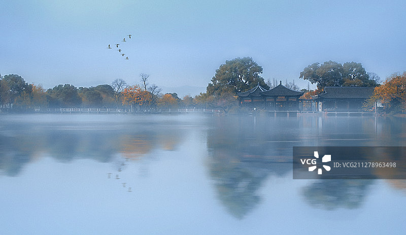 西湖薄雾图片素材
