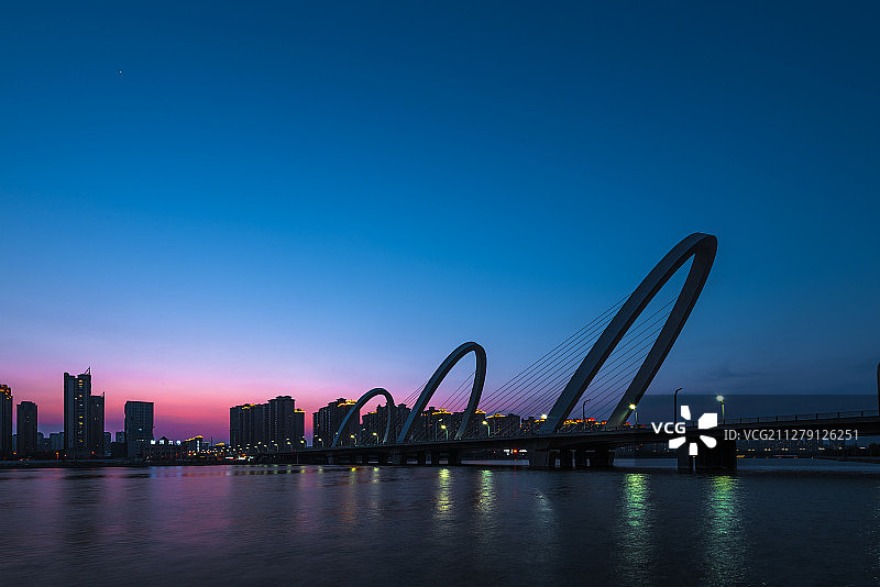 山西省大同市南环桥夜景山西大同城市风光图片素材