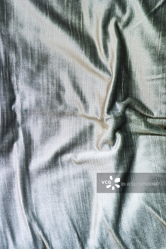 褶皱天鹅绒织物的波浪图案纹理图片素材