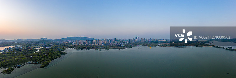 无锡滨湖区蠡湖之光城际线图片素材