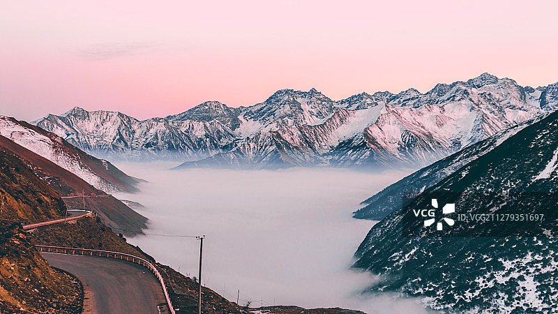 巴朗山云海雪山图片素材