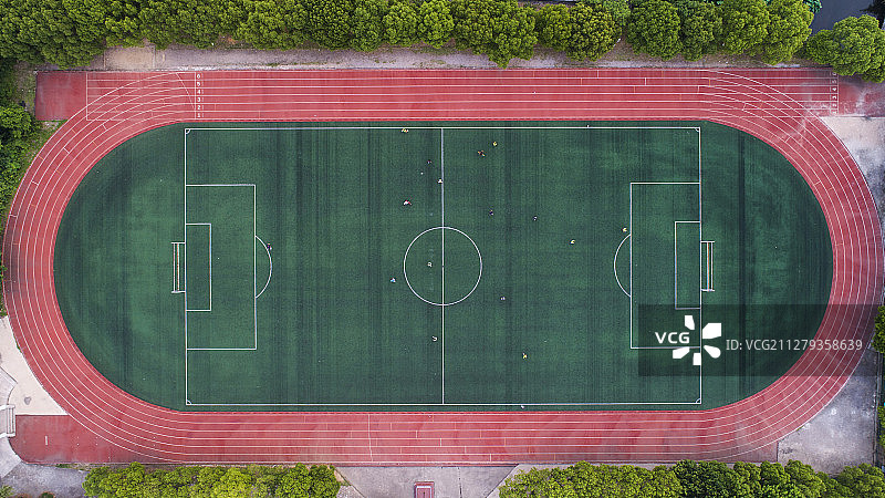 航拍校园足球场图片素材