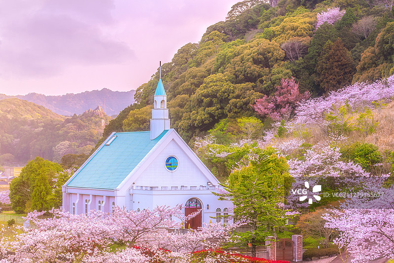 山谷教堂图片素材