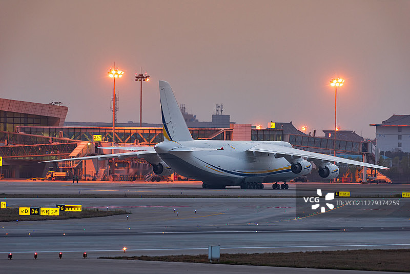 亚洲中国河南省郑州市新郑国际机场世界第二大运输机An124图片素材