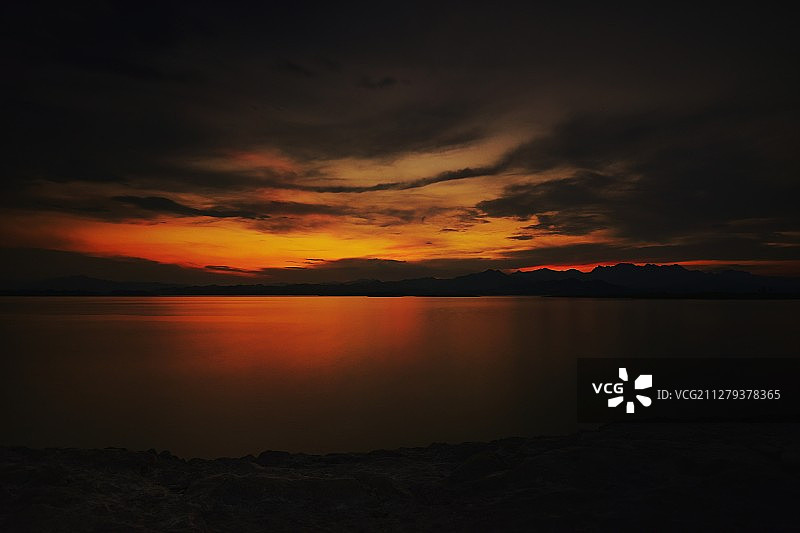 岗南水库的落日余晖图片素材