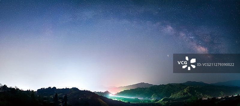 星空下的雅康高速图片素材