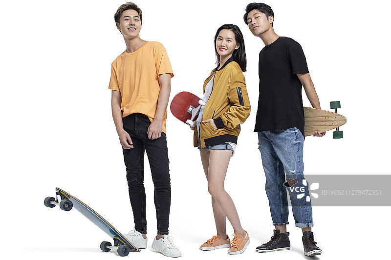 年轻人玩滑板图片素材