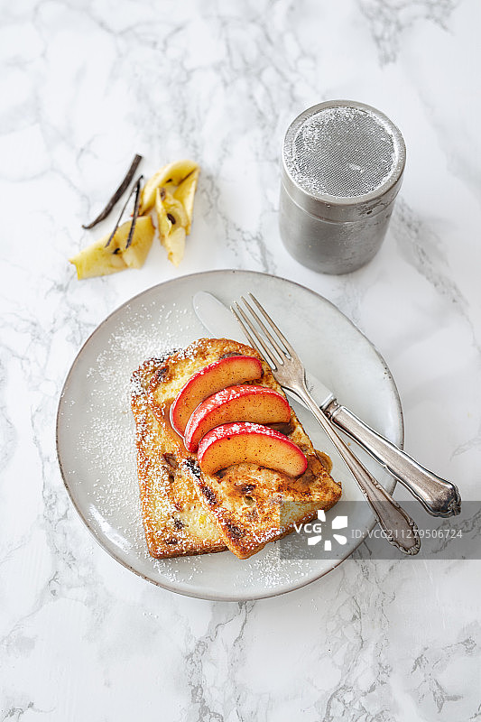 苹果肉桂香草法式吐司图片素材