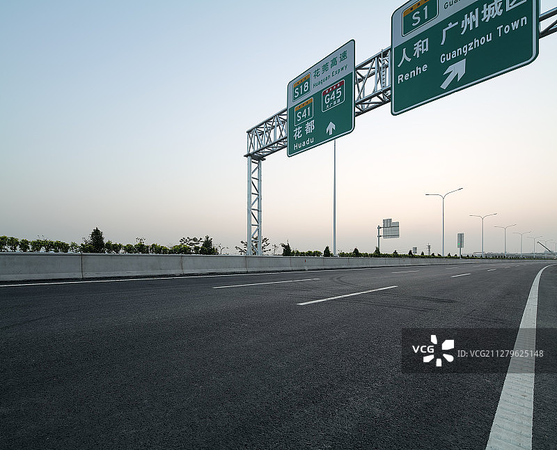 高速公路地面-汽车广告背景图图片素材