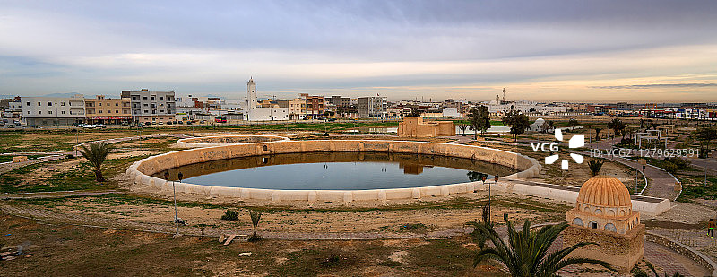 建于公元700年的突尼斯凯鲁万阿拉格拉比特蓄水池图片素材