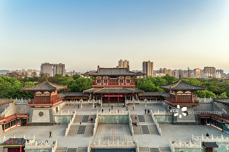 春季西安青龙寺北大门航拍图片素材