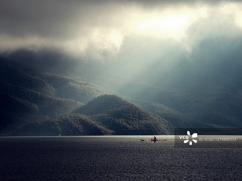 雾恋泸沽湖图片素材