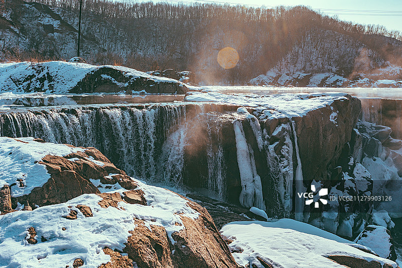 冬季黑龙江省牡丹江市宁安市镜泊湖大峡谷彩虹瀑图片素材