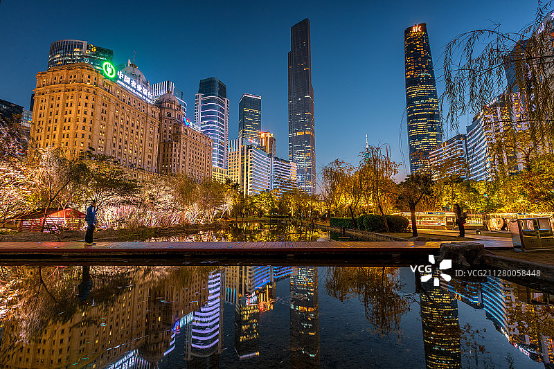 广州花城汇夜景，中国城市CBD内透效果最好的建筑景观图片素材