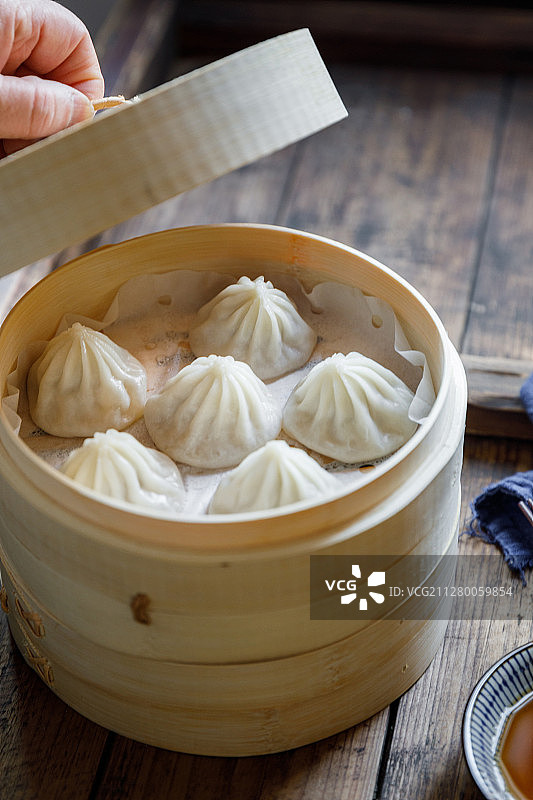 两笼传统上海小吃南翔小笼包图片素材