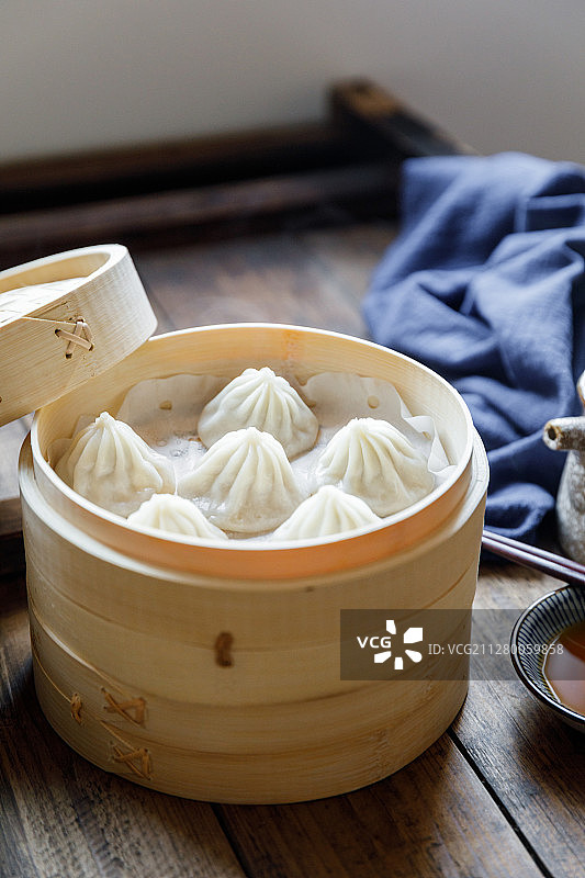 两笼传统上海小吃南翔小笼包图片素材