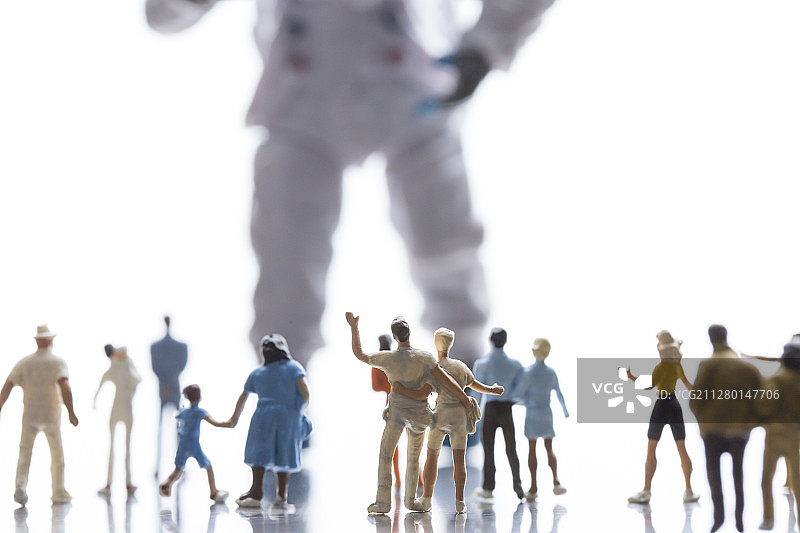 宇航员和人类玩偶静物图片素材