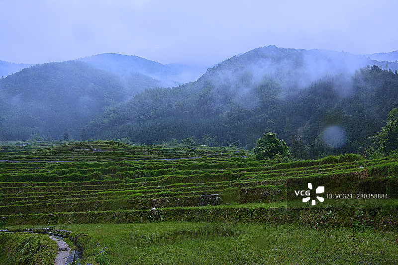 空山烟雨夕图片素材