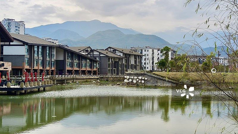 远望⛰️明月山图片素材