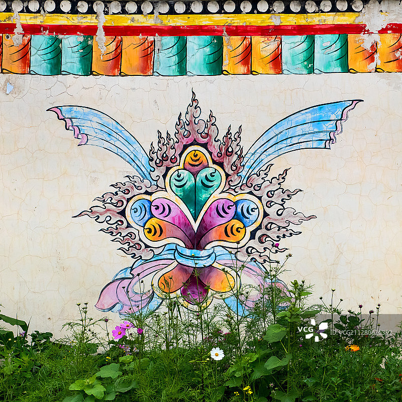 四川松潘县川主寺镇村民家的一面花墙图片素材