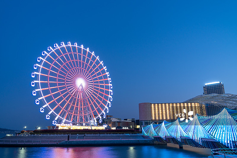 青岛的琴岛之眼摩天轮图片素材