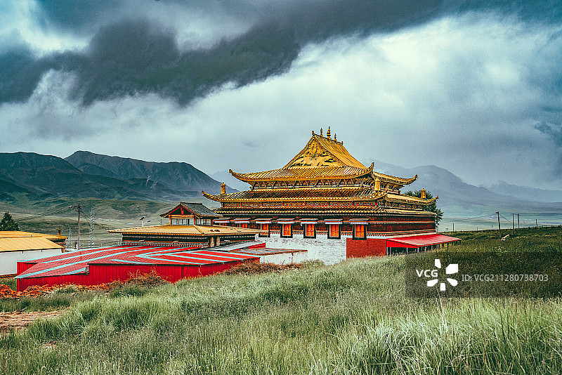 雨后中国青海省海北藏族自治州祁连县阿柔大寺图片素材