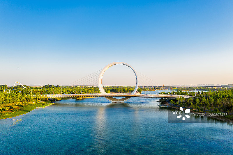 郑州经济技术开发区蝶湖公园戒指桥指环桥户外风光图片素材