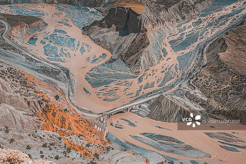 新疆伊犁州沙湾县安集海大峡谷气势雄伟。图片素材