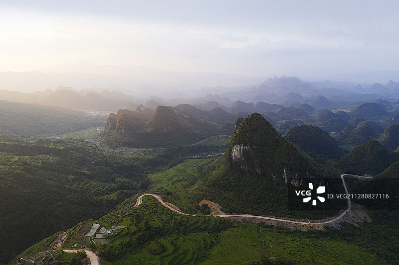 瑶寨日落 广东省清远市连南瑶族自治县三排镇747乡道南岗千年瑶寨景区图片素材