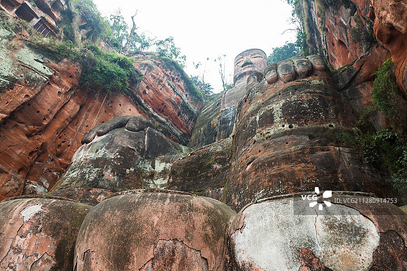 东方佛都、乐山大佛坐像仰视拍摄图片素材