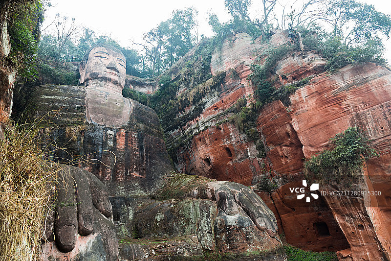 东方佛都，从乐山大佛左侧仰视拍摄图片素材