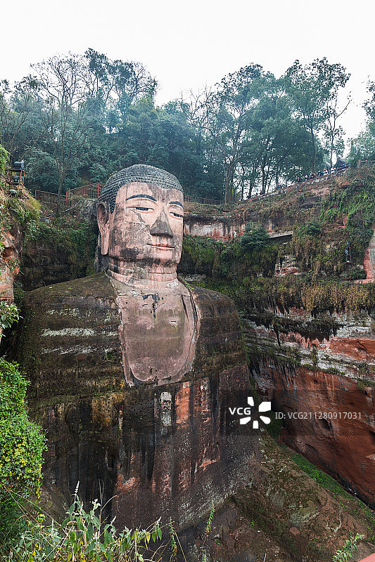 东方佛都，乐山大佛左侧面半身像图片素材