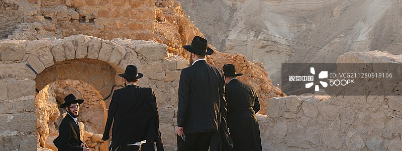 参观马萨达的哈西迪犹太教徒图片素材