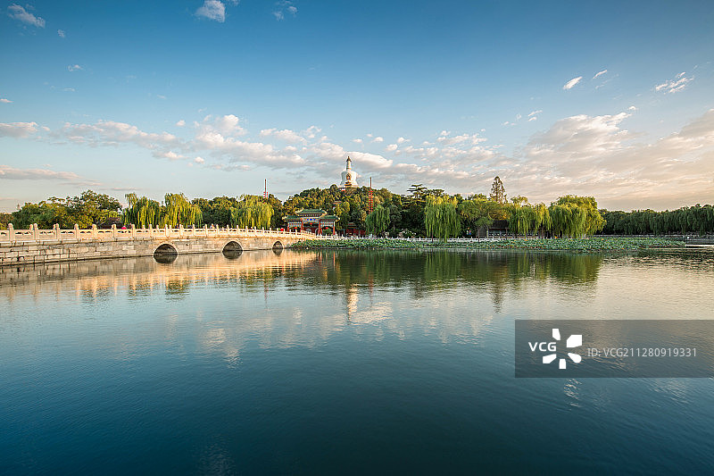 北海公园白塔图片素材