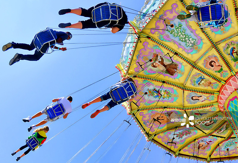 向前飞行图片素材