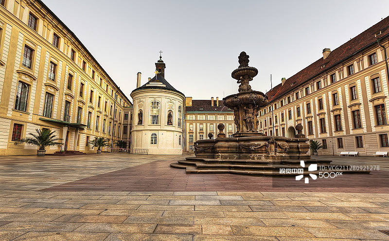 布拉格城堡的喷泉图片素材