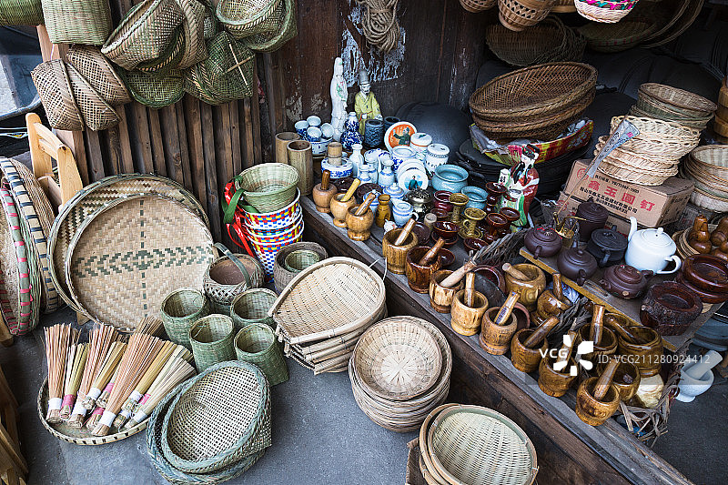 元通古镇街边竹编日用及传统手工艺器具店铺摊子图片素材