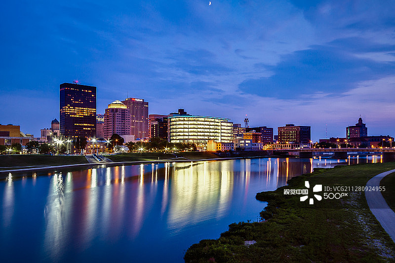俄亥俄州代顿市的夜景灯光图片素材