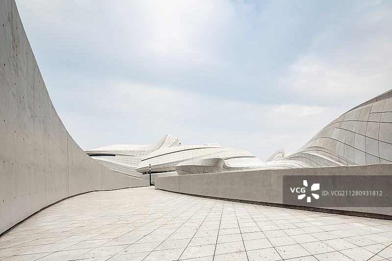 长沙梅溪湖国际文化艺术中心汽车广告背景图图片素材