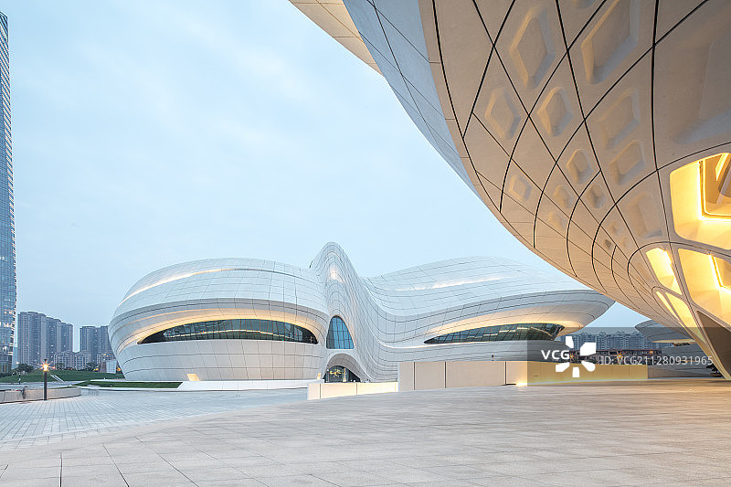 长沙梅溪湖国际文化艺术中心汽车广告背景图图片素材