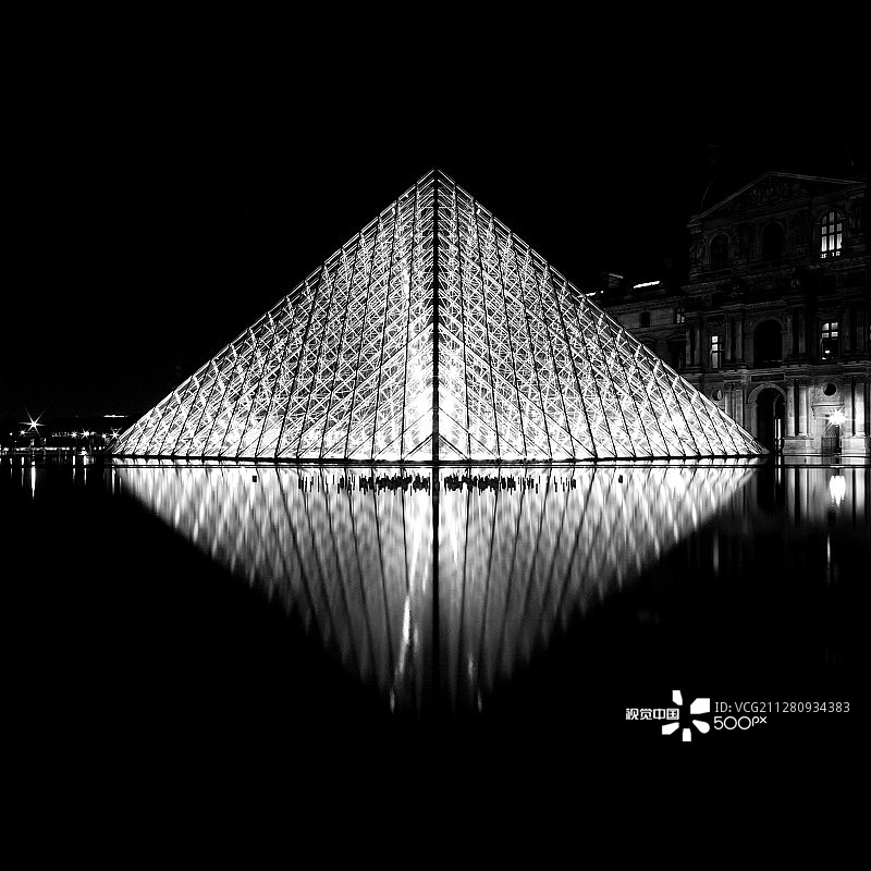 卢浮宫金字塔图片素材