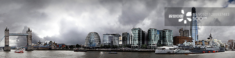 泰晤士河畔的伦敦图片素材