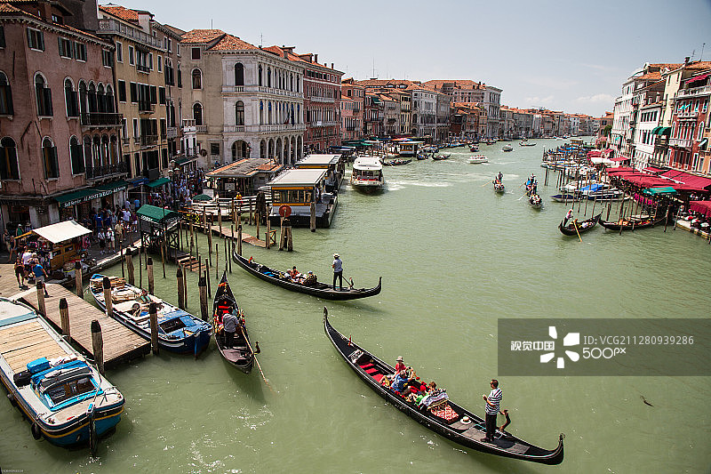 从里亚托桥沿威尼斯大运河南望图片素材