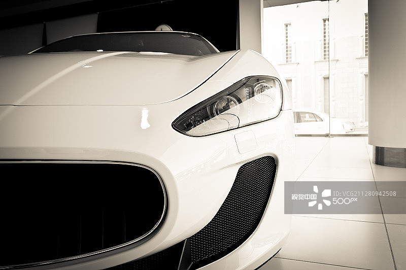 在她眼中图片素材