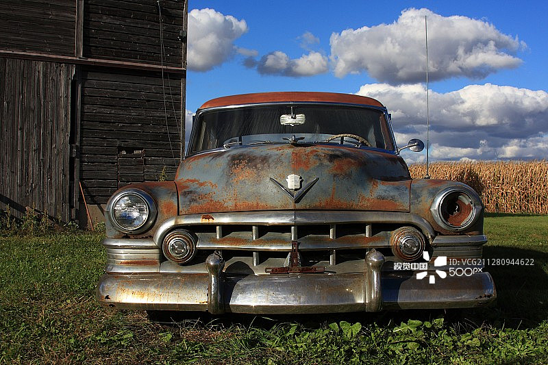 生锈的1950年凯迪拉克图片素材