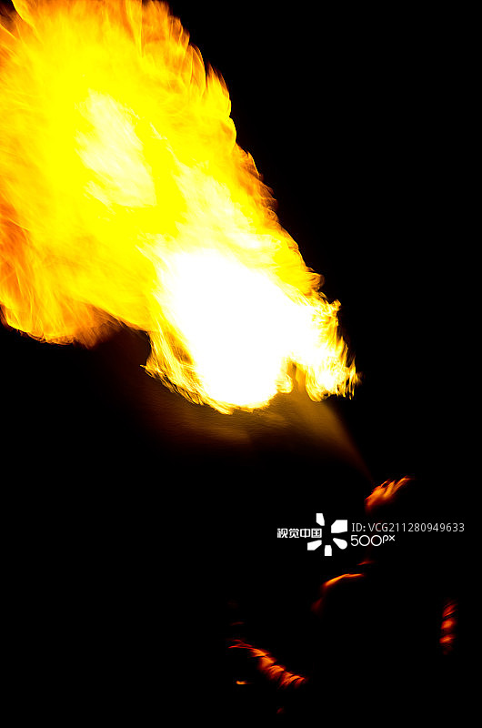 喷火表演者图片素材