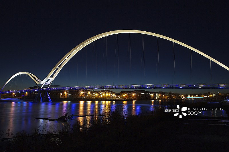 蒂斯河畔斯托克顿的无限桥图片素材